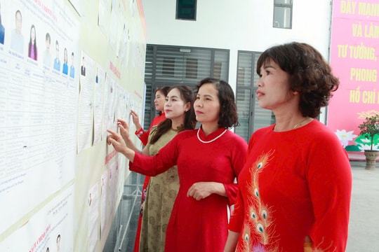 Phụ nữ Thượng Cát duyên dáng áo dài - rạng rỡ trong ngày hội non sông