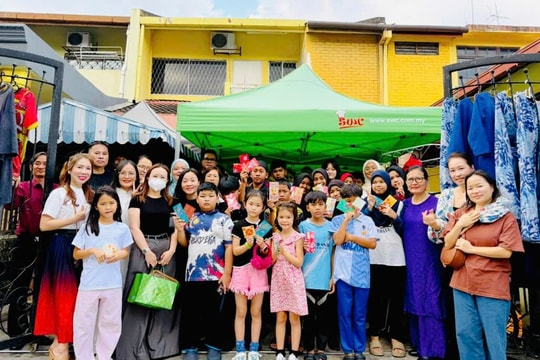 Phụ nữ Việt tại Malaysia tặng quà trại trẻ mồ côi: Nhân đôi ý nghĩa của ngày 8-3