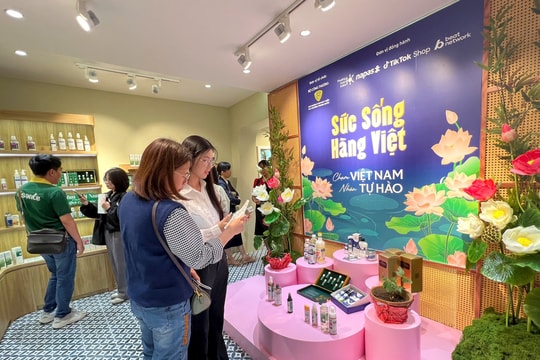 Khai mạc không gian trưng bày, livestream “Sức sống hàng Việt”
