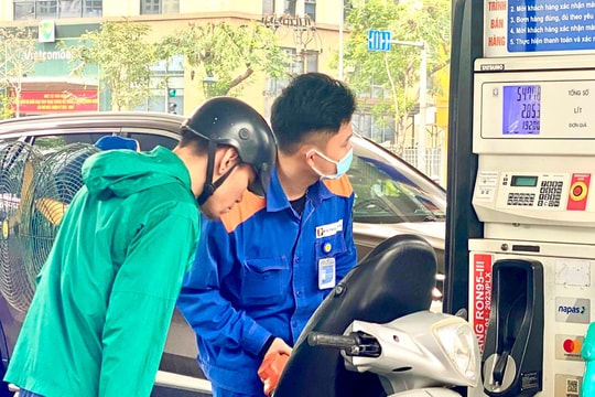 Điều chỉnh giá xăng, dầu khi giá cơ sở trong ngày tăng hơn 7%