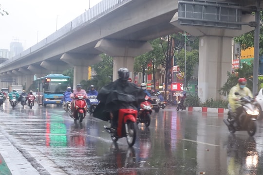 Hà Nội mưa rào, thời tiết chuyển rét
