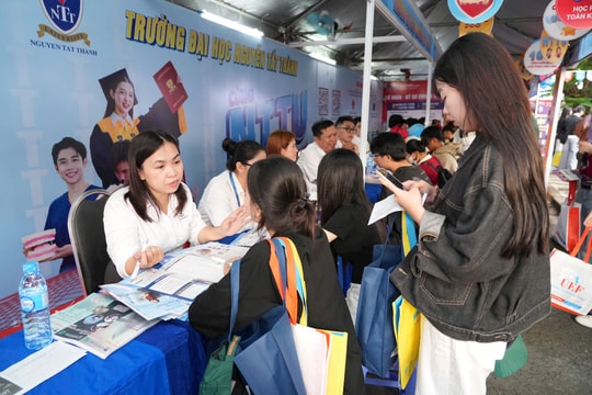 Hơn 12.000 học sinh phía Nam tham dự Ngày hội tư vấn tuyển sinh 2026