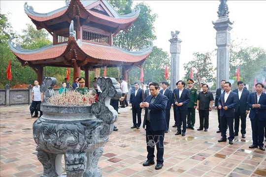 Thủ tướng Phạm Minh Chính tưởng nhớ, tri ân Chủ tịch Hồ Chí Minh và các Anh hùng, liệt sĩ làm nên chiến thắng Điện Biên Phủ