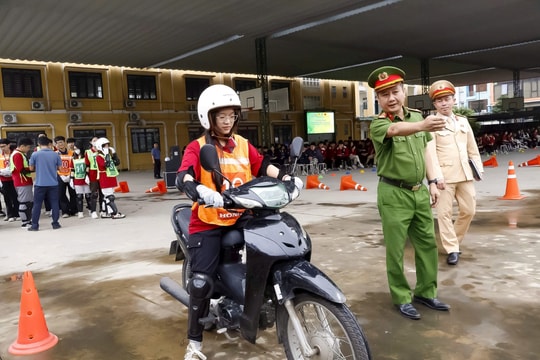 Hà Nội: Hướng dẫn kỹ năng lái xe an toàn cho hơn 1.200 học sinh
