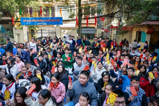 Trao tặng nhiều phần quà ý nghĩa trong chương trình “Xuân yêu thương” 2026