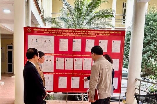 Từ “Cẩm nang số” đến những tuyến phố rực rỡ cờ hoa chào đón Ngày hội non sông