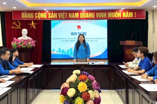 Tuổi trẻ phường Bạch Mai chủ động tìm hiểu về các ứng cử viên
