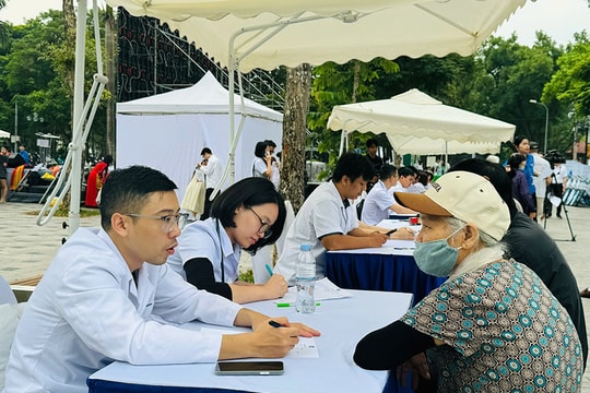 Hà Nội giải bài toán già hóa dân số: Kết hợp công nghệ và giá trị cốt lõi gia đình