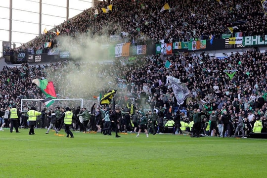 Cổ động viên Celtic và Glasgow Rangers ẩu đả sau derby Cúp quốc gia Scotland