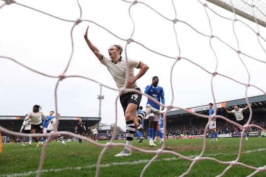 Port Vale gây sốc loại Sunderland khỏi FA Cup bằng chiến thắng tối thiểu