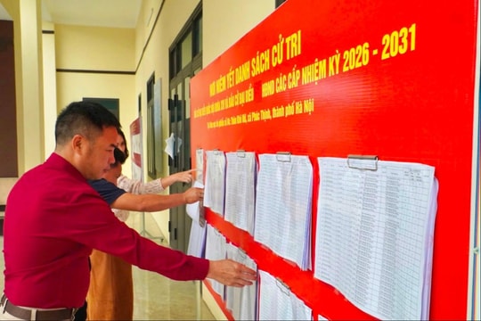 Theo chân tổ bầu cử trước ngày hội lớn