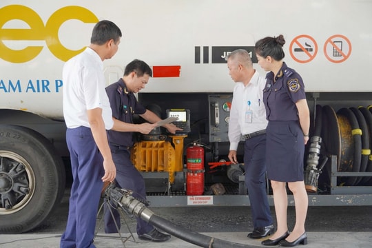Hải quan tăng cường kiểm soát buôn lậu xăng, dầu qua biên giới
