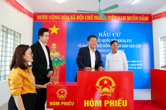 Phó Chủ tịch Thường trực UBND TP Hà Nội Dương Đức Tuấn kiểm tra công tác chuẩn bị bầu cử 4 phường khu vực Long Biên