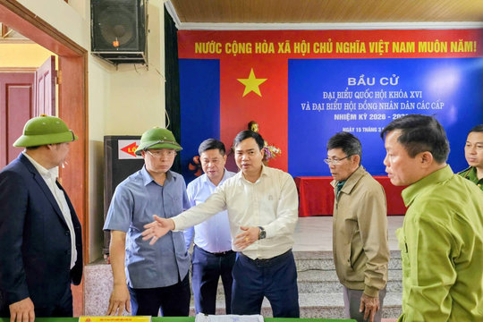 Đoàn giám sát HĐND xã Tây Phương kiểm tra công tác chuẩn bị bầu cử