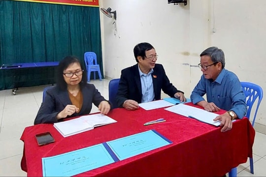 Phường Vĩnh Tuy hoàn thành rà soát, niêm yết với 51.486 cử tri bầu cử đại biểu 3 cấp