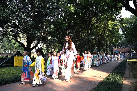 Phát triển con người, văn hóa thực sự trở thành nền tảng tinh thần