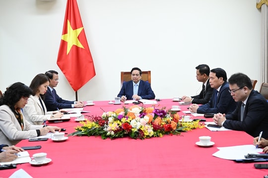 Thủ tướng Phạm Minh Chính điện đàm với Tổng thống Các Tiểu vương quốc Ả-rập thống nhất