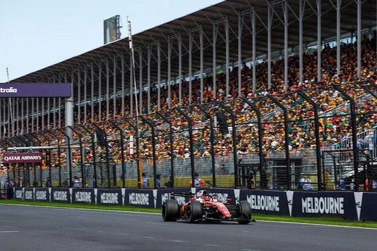 Lewis Hamilton tin Ferrari có thể cạnh tranh ngôi vô địch F1 với Mercedes