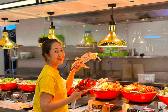 Khi các bà nội trợ Hà Nội chọn Buffet Poseidon thay bếp nhà