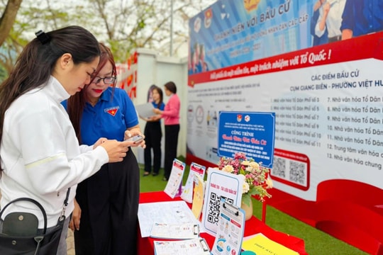 Thanh niên Việt Hưng số hóa thông tin bầu cử, lan tỏa Ngày hội non sông