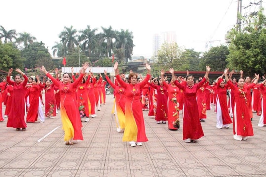 Sôi nổi hoạt động của phụ nữ Hòa Lạc chào mừng ngày bầu cử