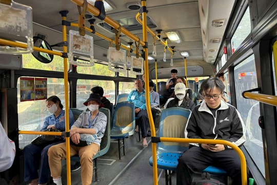 Xăng, dầu tăng giá, người dân ưu tiên lựa chọn phương tiện công cộng