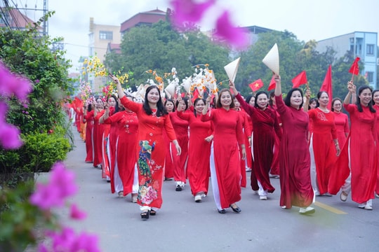 Phụ nữ Thủ đô rộn ràng đón chờ ngày hội của toàn dân