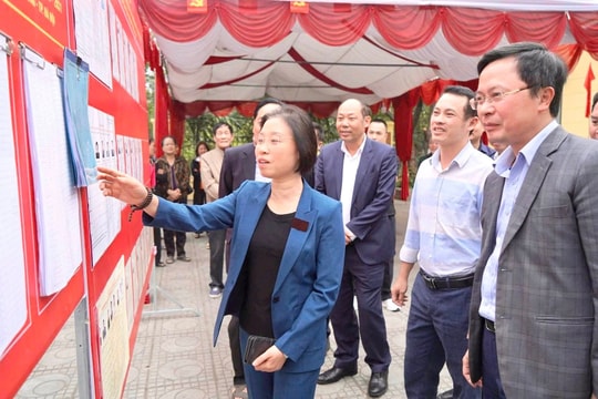 Phó Chủ tịch HĐND thành phố Phạm Thị Thanh Mai kiểm tra công tác chuẩn bị bầu cử ở Tây Phương
