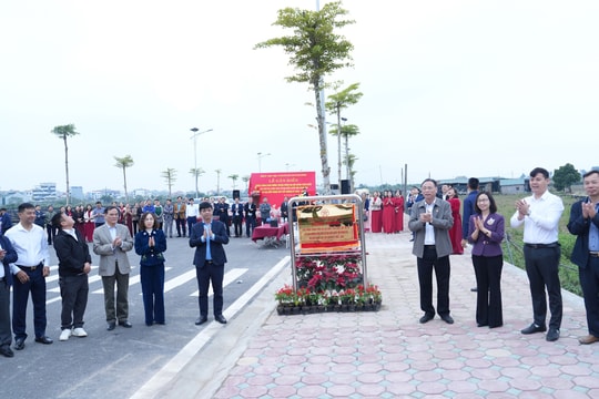 Xã Đan Phượng gắn biển công trình chào mừng bầu cử