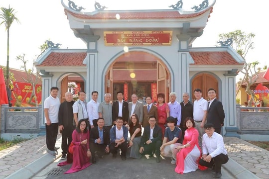 Khu lưu niệm Trưởng ban Thường trực Quốc hội Bùi Bằng Đoàn đón đoàn khách quốc tế đầu tiên của năm