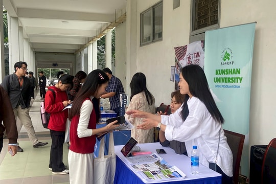 Nhiều cơ hội học bổng, nghiên cứu, thực tập và việc làm cho sinh viên Việt Nam