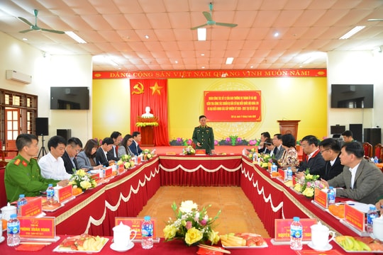 Thiếu tướng Đào Văn Nhận kiểm tra công tác bầu cử tại hai xã Vật Lại, Yên Bài