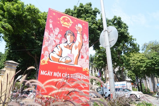 Phường Cửa Nam rực rỡ cờ hoa chào ngày bầu cử