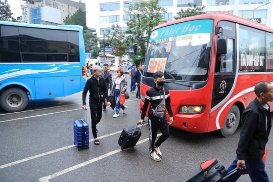 Giá xăng, dầu tăng mạnh, nhiều tuyến vận tải liên tỉnh kê khai tăng giá cước