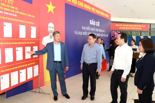Phó Chủ tịch UBND TP Hà Nội Nguyễn Mạnh Quyền kiểm tra công tác bầu cử tại 5 phường