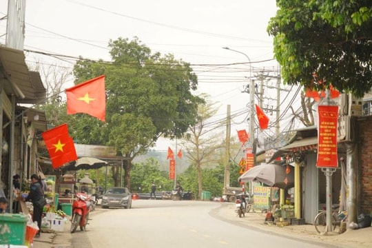 Xã Yên Xuân tuyên truyền bầu cử bằng loa truyền thanh tiếng Mường