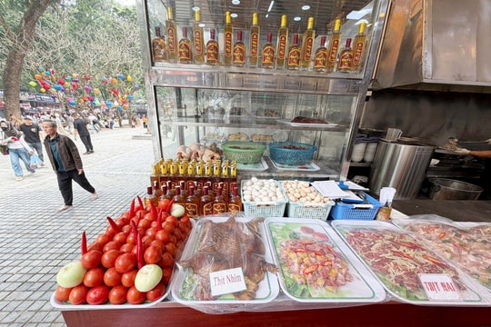Kiểm tra an toàn thực phẩm tại Lễ hội chùa Hương