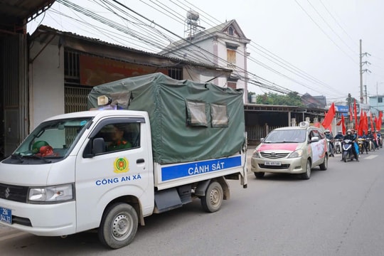 Xã Suối Hai tuyên truyền lưu động về bầu cử