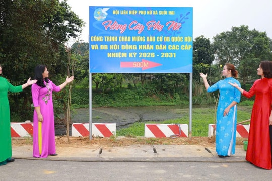 Hội Liên hiệp Phụ nữ xã Suối Hai gắn biển công trình chào mừng bầu cử