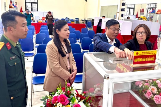 Những bước chân không mỏi chuẩn bị cho ngày hội bầu cử ở Đại Thanh