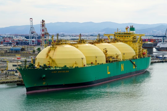 Nhu cầu sưởi ấm tăng cao, EU nhập khẩu kỷ lục LNG