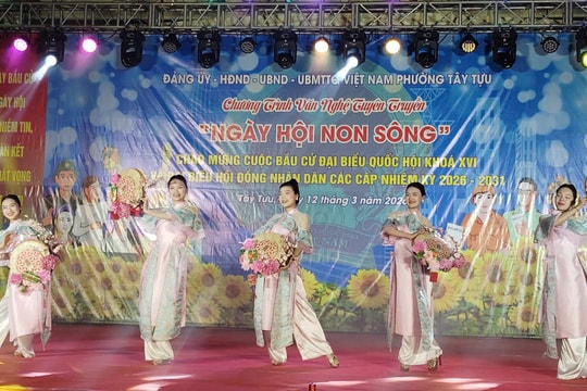 Phường Tây Tựu: Sôi động chương trình văn nghệ chào mừng Ngày hội non sông