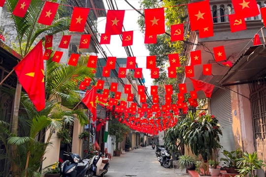 Phường Vĩnh Tuy rực rỡ sắc cờ đón ngày hội toàn dân