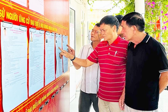Sáng suốt chọn người tài đức!