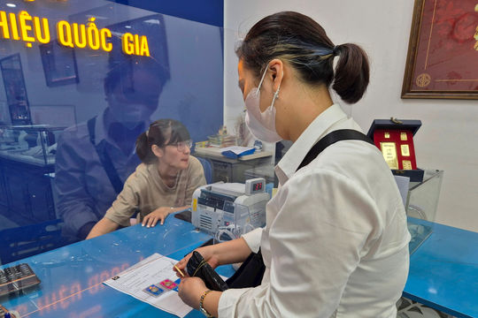 Sáng 13-3, giá mỗi lượng vàng giảm tiếp 1,3-1,5 triệu đồng