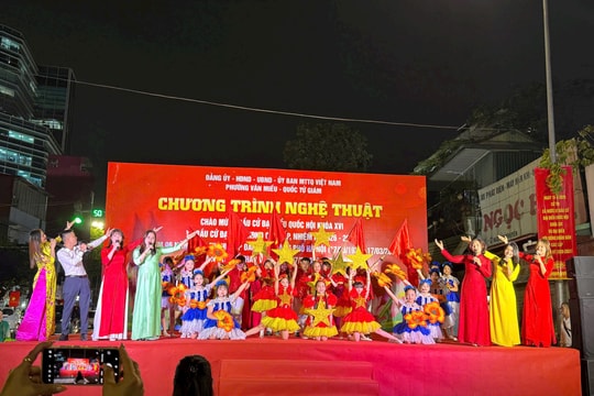 Sôi nổi chương trình ca nhạc "Niềm tin ngày hội non sông"
