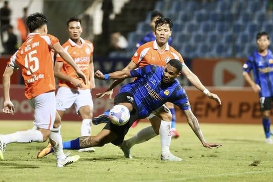 Vũ Văn Sơn lập siêu phẩm phút 90+6 giúp Đà Nẵng giành 1 điểm trước HAGL