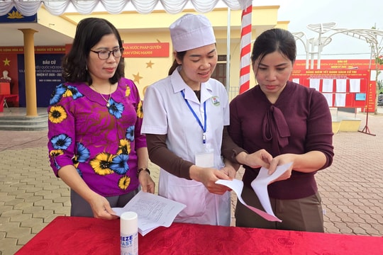 Bảo đảm y tế cho ngày bầu cử ở xã đảo Minh Châu