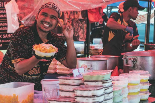 Các nhà bán lẻ Malaysia "kiếm bộn" trong tháng lễ Ramadan