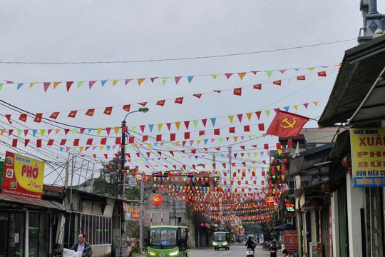 Hương Sơn ra quân chỉnh trang môi trường, chuẩn bị cho ngày hội bầu cử toàn dân